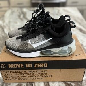 Nike Women's Air Max 2021 Black and White